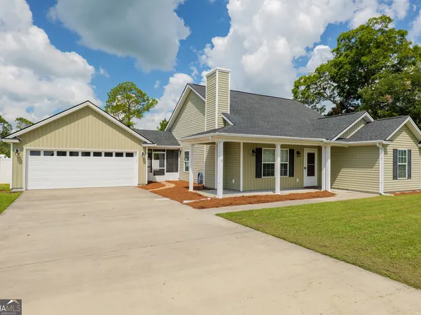 134 Pine St, Ray City, GA 31645