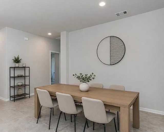 4 bed, 3.0 bath, 2083 sqft, $2,400 — Photo 3