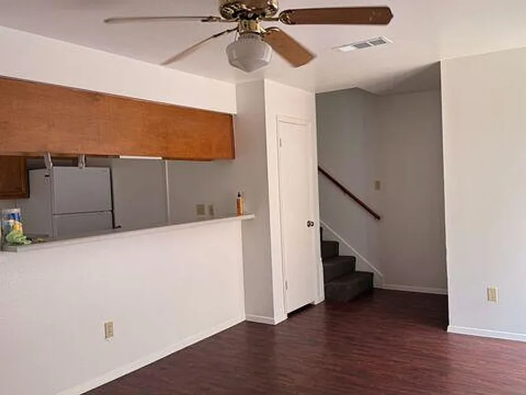 2203 Creekside Ln — Photo 9