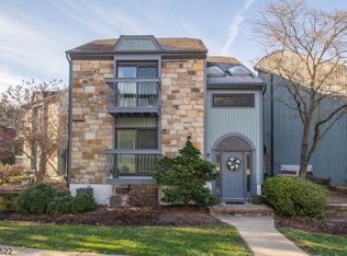 56 Kensington Ct, Hackettstown, NJ