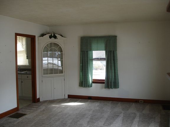 5th image of 64 Ernst Ave