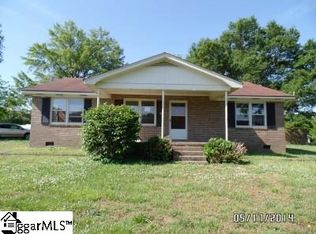 105 Cooper Lake Rd, Simpsonville, SC 29681