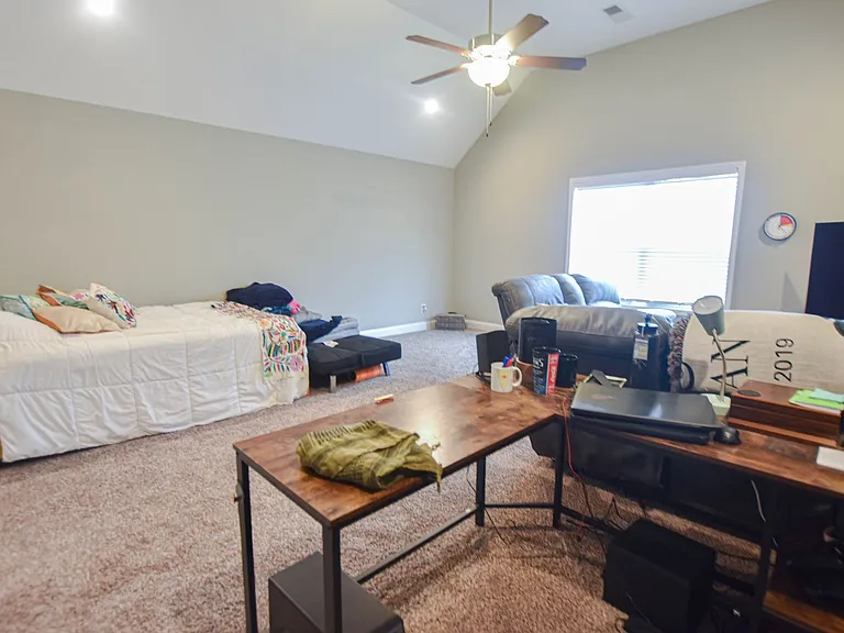 1048 Barnhill Rd — Photo 15