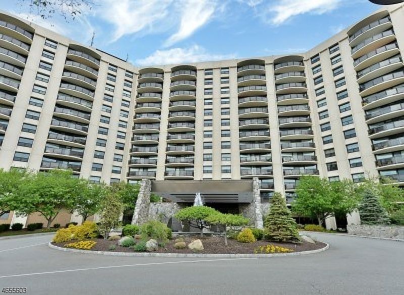 1st image of 2 Claridge Dr, 11HE #11HE