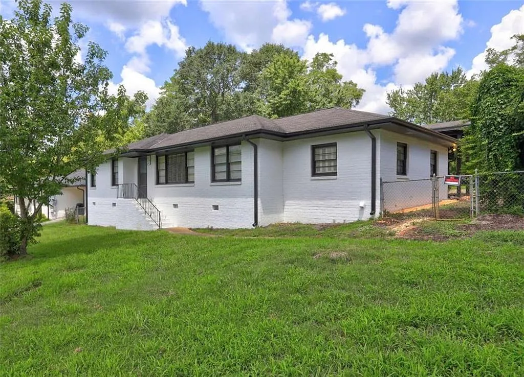 3 bed, 2.0 bath, $2,000 — Photo 2