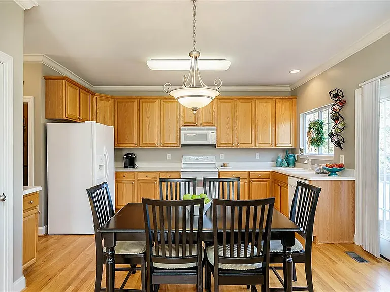 1217 Twelve Oaks Ln — Photo 11