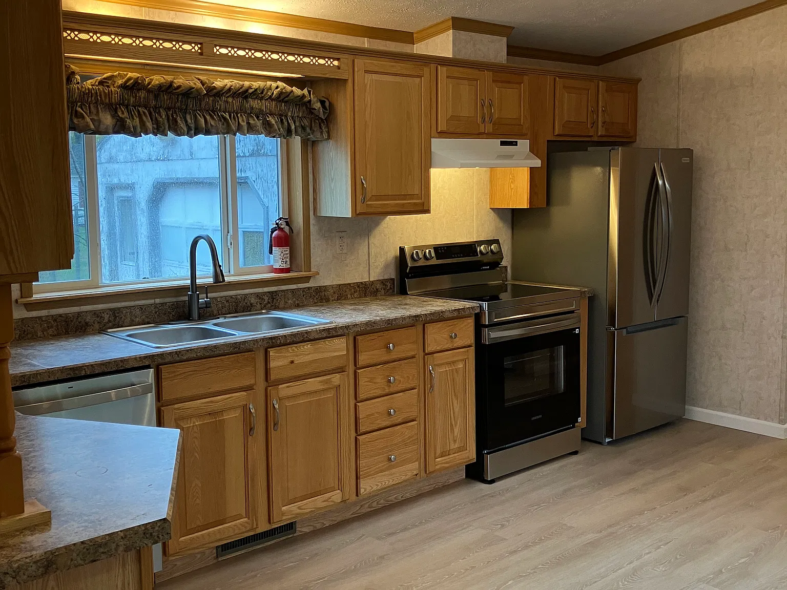 3 bed, 1100 sqft, $2,500 — Photo 2