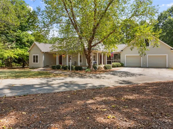 212 Valley Creek Dr, Westminster, SC 29693