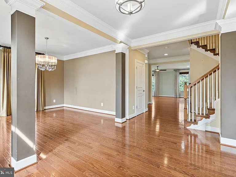 4561 Rona Pl — Photo 10