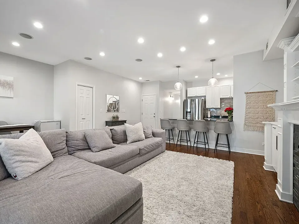 Living Room / Kitchen