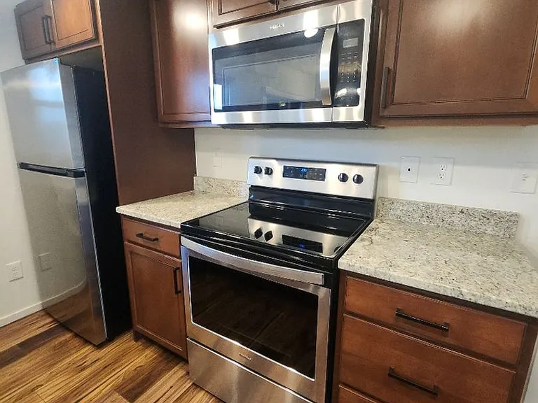 Kendal Court Apartments, 2 Bedroom, 1 Bathroom Apartments for Rent! — Photo 48