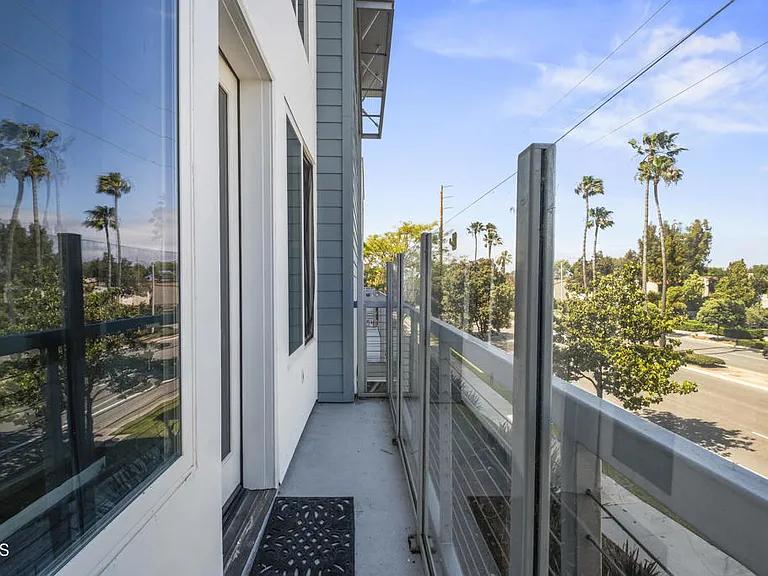 1901 Victoria Ave #201 — Photo 22