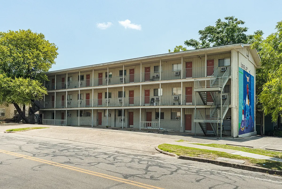Building Photo - Campus Crossing