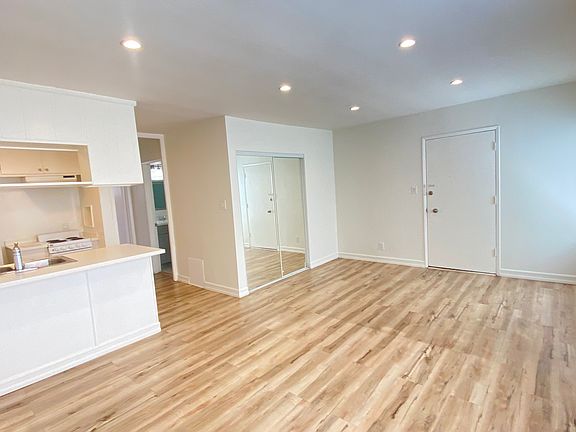 3rd image of 2038 Holly Dr #2