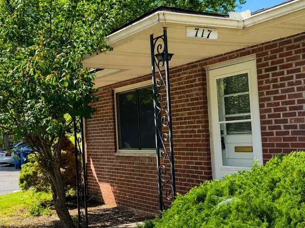 717 Springs Dr, Columbus, OH 43214