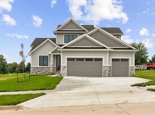 2608 Bluebell Dr, Norwalk, IA 50211