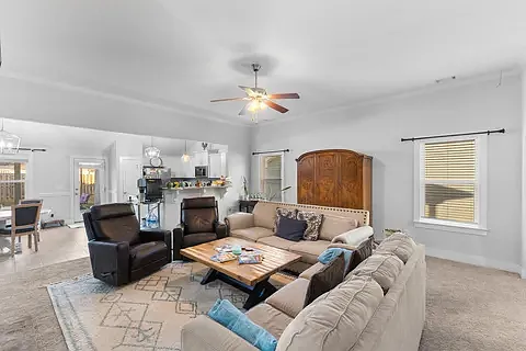 422 Lybrand St — Photo 2