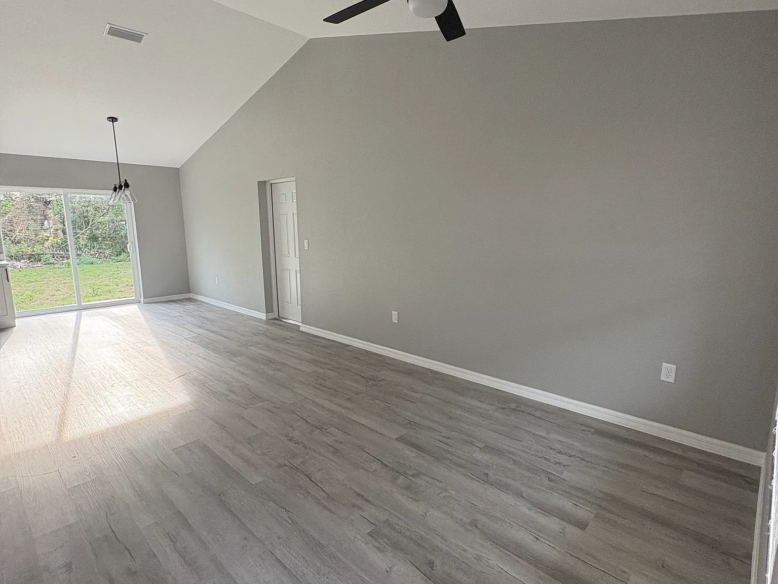 3 bed, 1249 sqft, $1,900 — Photo 3