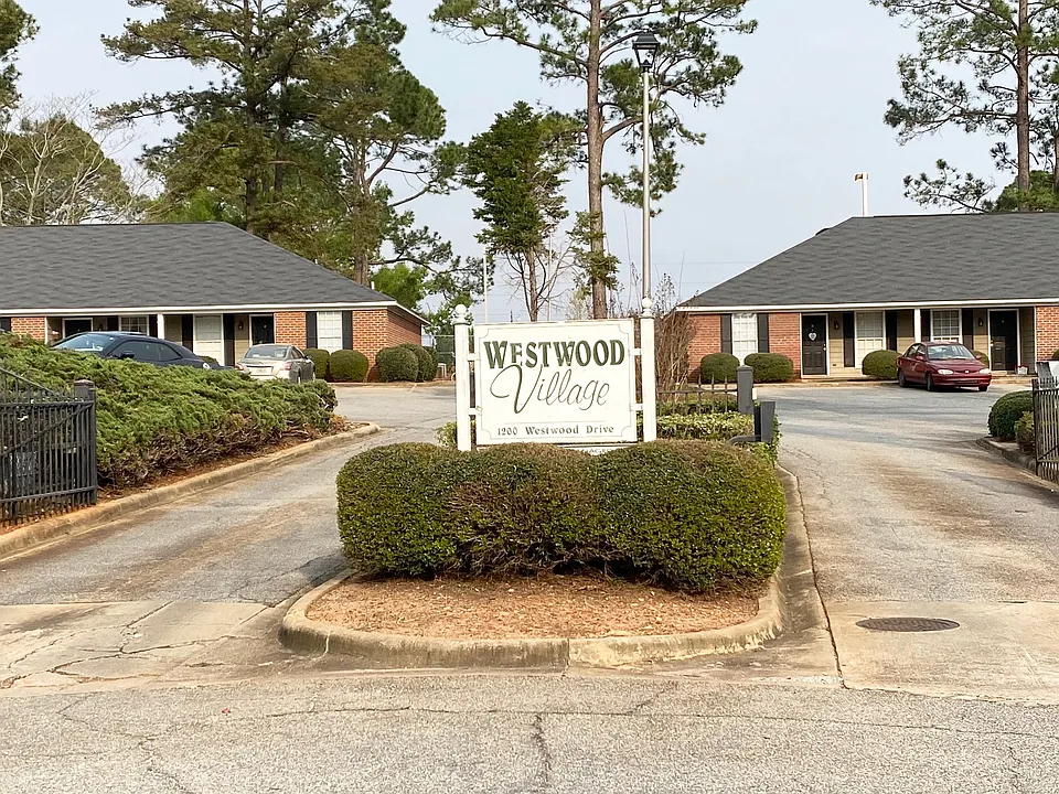 1201 Westwood Dr #24