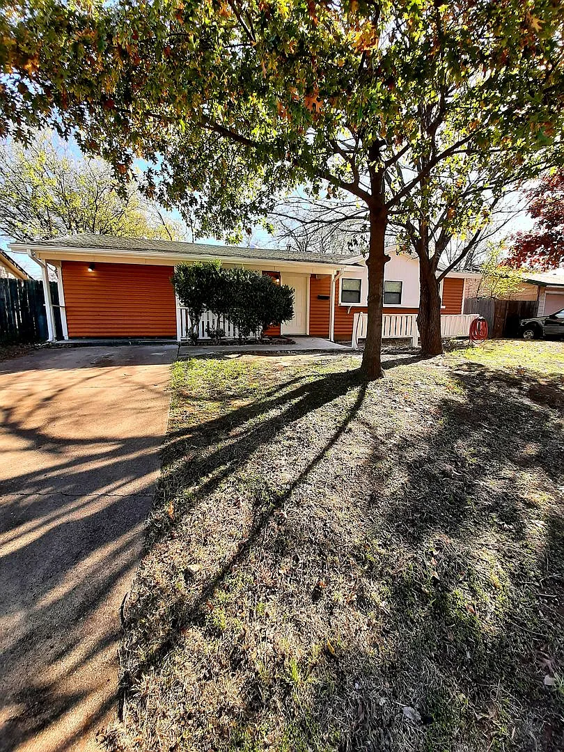 Quaint 3 bedroom, 1.5 bath in Euless — Photo 2