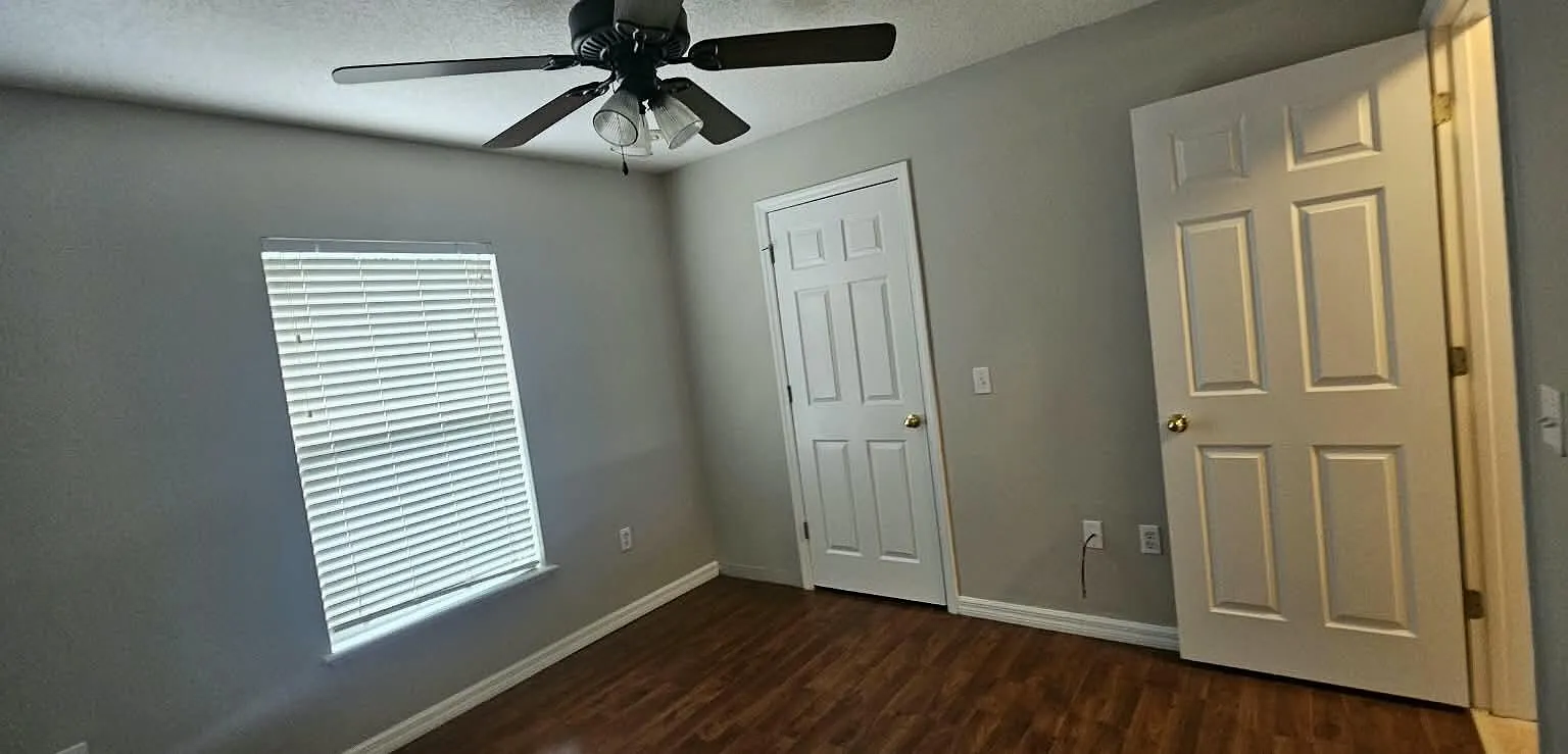 4 bed, 2.5 bath, 2200 sqft, $2,300 — Photo 4