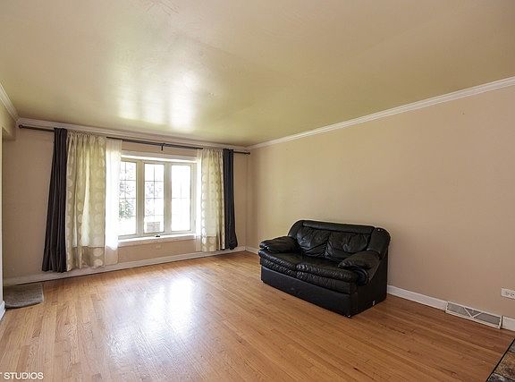 2nd image of 539 Escanaba Ave