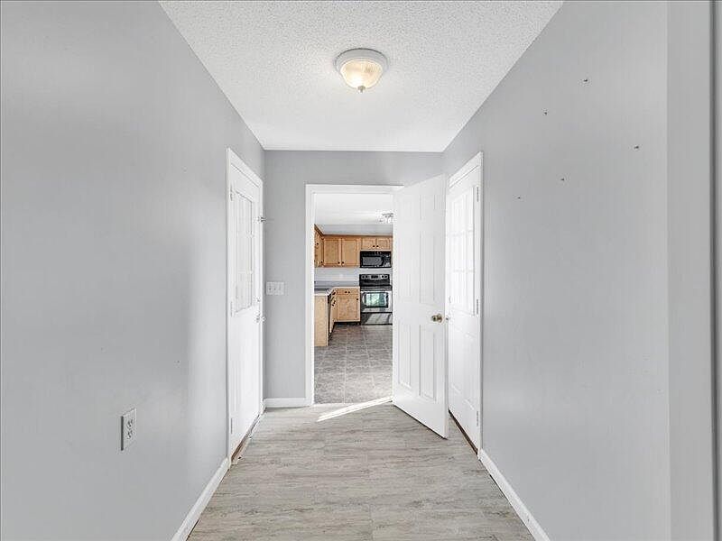 1st image of 242 Daisy Ln