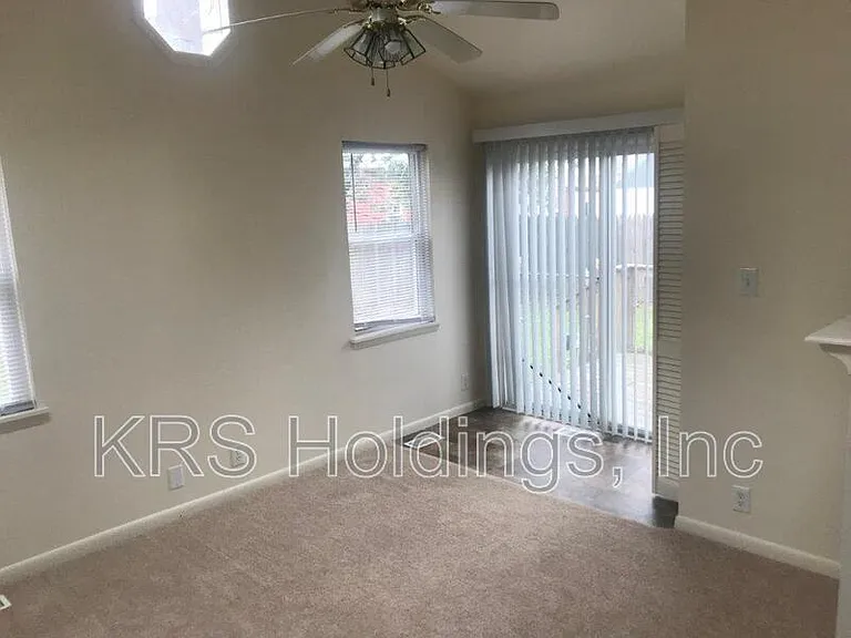 211 Maycox Ave #B — Photo 7