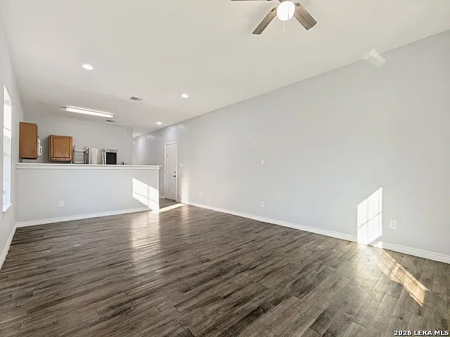 3 bed, 2.0 bath, 1050 sqft, $1,300 — Photo 4