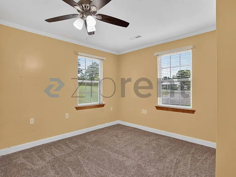 906 Diamond Cir — Photo 32