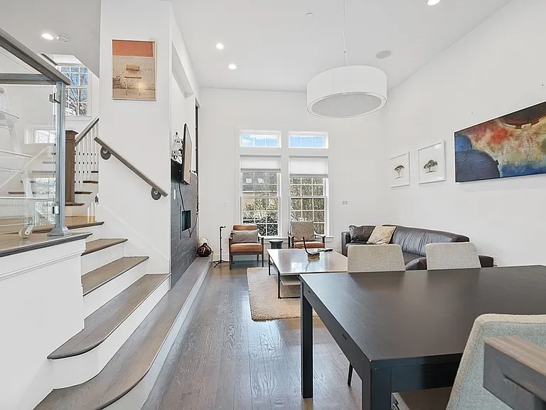 39 Elmwood St #3 — Photo 9