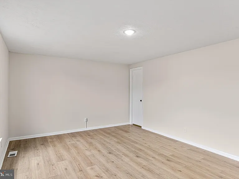 127 Villa Knoll Ct — Photo 17