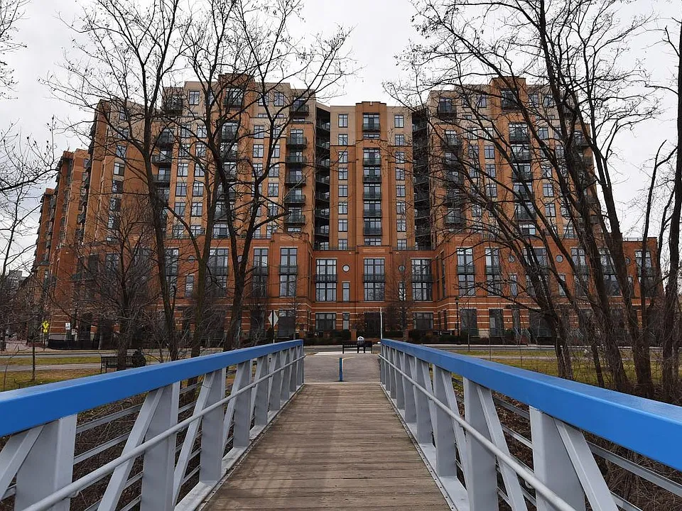 2720 S Arlington Mill Dr #901