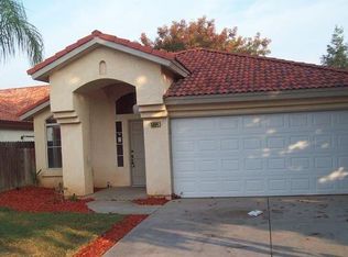 5694 W Vartikian Ave, Fresno, CA 93722