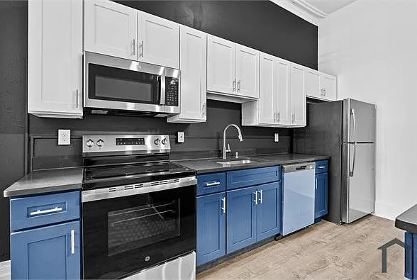 2 bed, 950 sqft, $1,600 — Photo 2