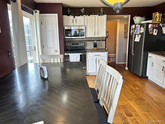 5th image of 832 Dove Avenue