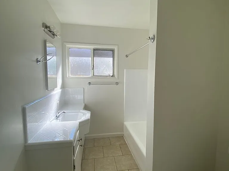 2090 Magnolia Ave — Photo 11