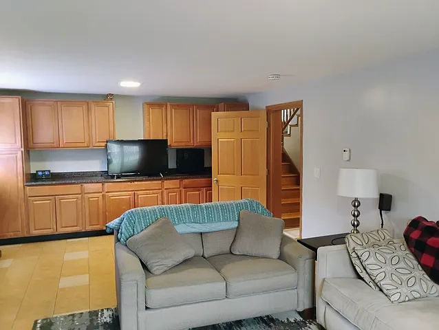 904 S Edward St — Photo 16
