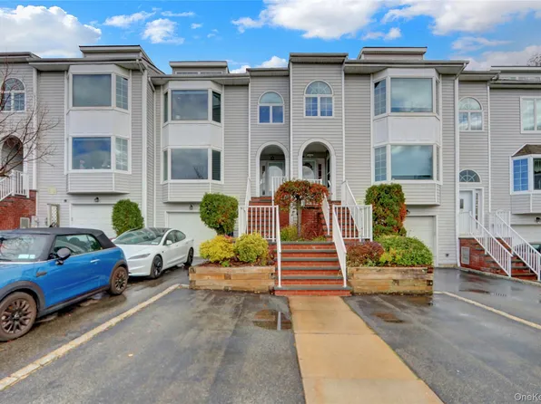 241-70 Oak Park Drive #84B, Little Neck, NY 11362