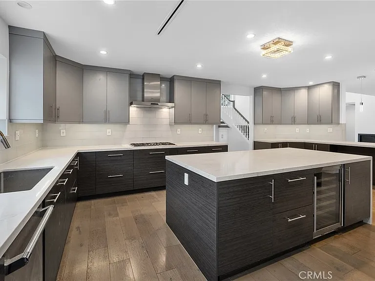 22904 Calvert St — Photo 21