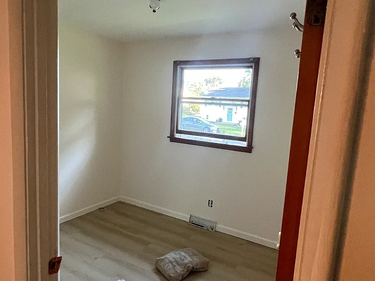 300 Parkview Dr — Photo 13