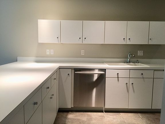 5th image of 140 Ironwood Pl