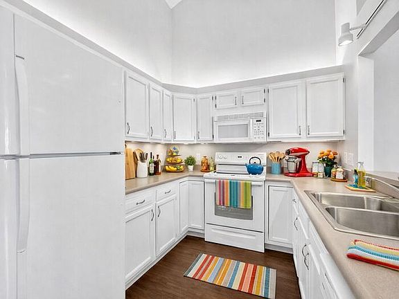 3rd image of 436 Scioto Villa Ln