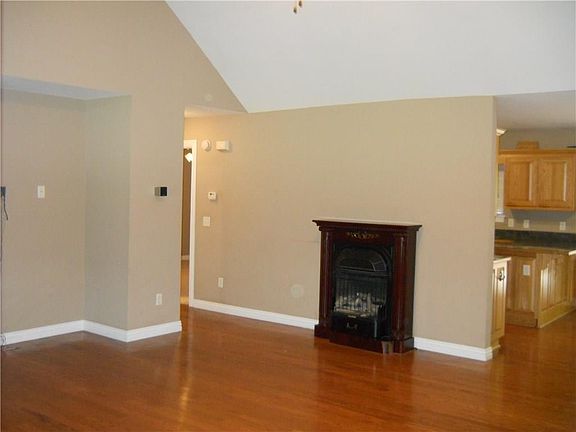 3rd image of 27 Hartlepool Dr