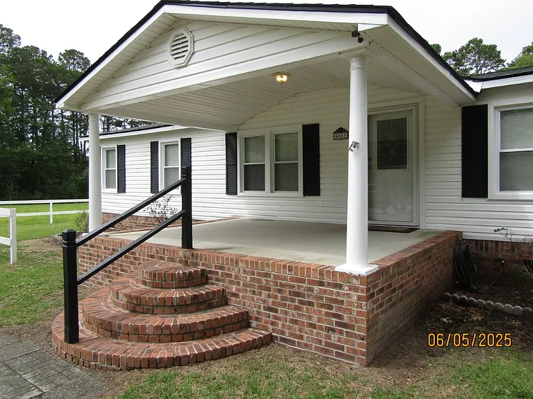 4883 Riverside Dr #A — Photo 2
