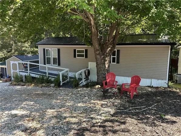 114 Meadowview Cir, New London, NC 28127