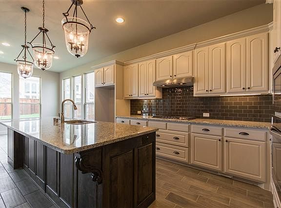 4th image of 1818 Hidalgo Ln