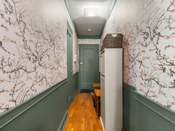 333 East 43rd Street image 2 of 13