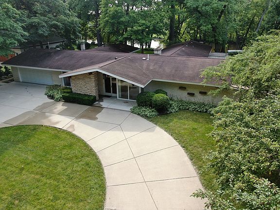 3rd image of 81 Lincolnshire Dr