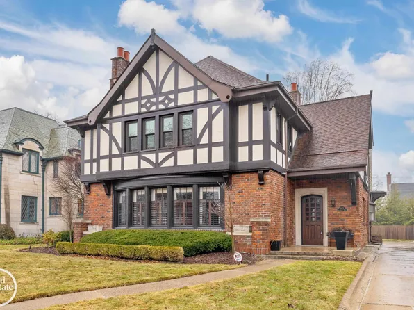 467 University Pl, Grosse Pointe, MI 48230